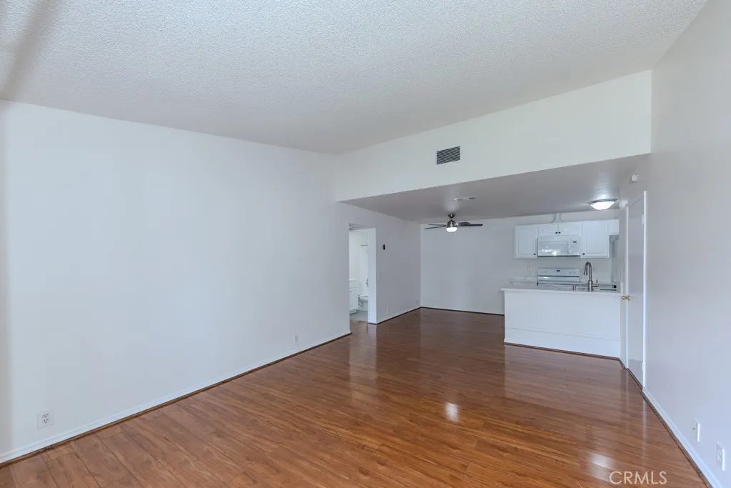 Nhà bán 2 phòng ngủ tại Lake Forest, CA - $475,000 - ảnh 2