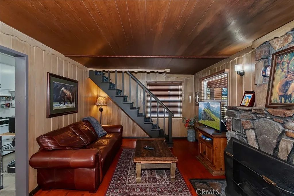 3-Bedroom Single-Family Home for Sale in Big Bear Lake, CA – 435 Arroyo Dr – $399,000 - photo 2