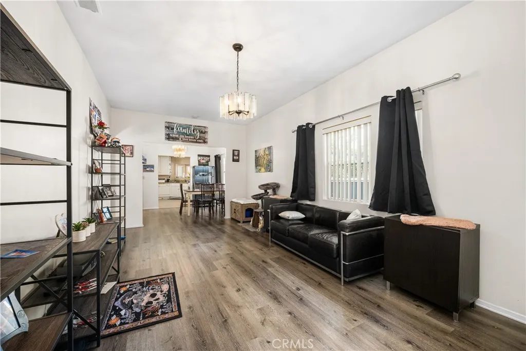Nhà bán 3 phòng ngủ tại Bellflower, CA - $849,000 - ảnh 2