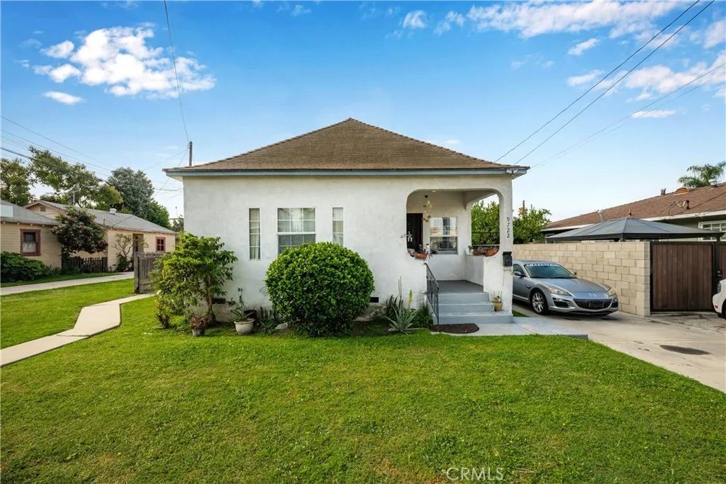 Nhà bán 3 phòng ngủ tại Bellflower, CA - $849,000