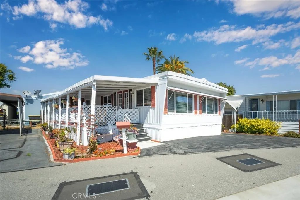 Nhà bán 2 phòng ngủ tại Long Beach, CA - $235,000