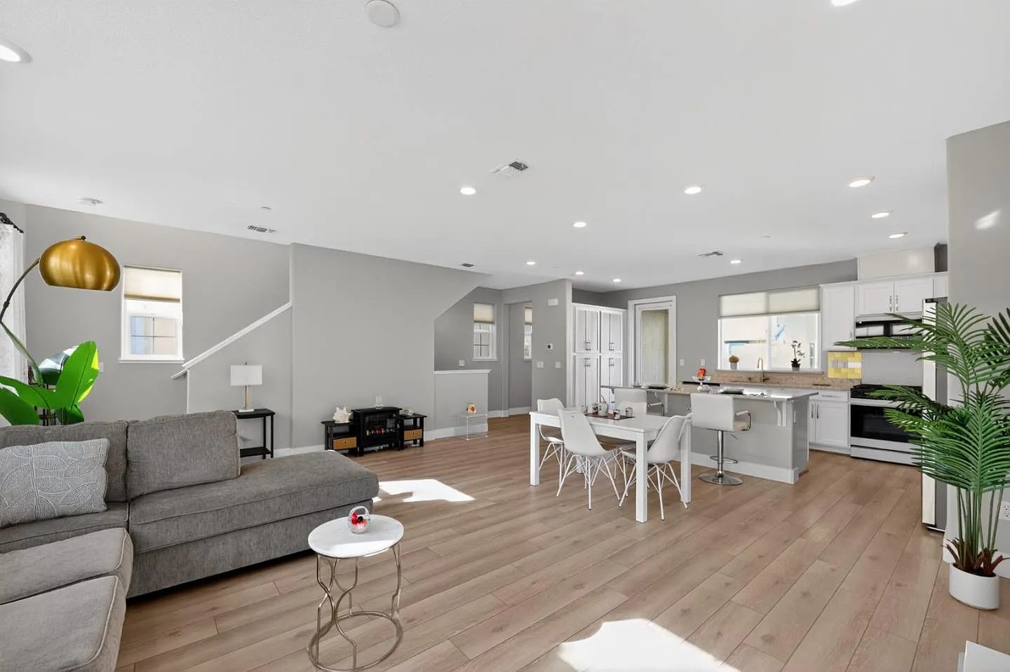 Nhà bán 3 phòng ngủ tại Hayward, CA - $999,999 - ảnh 2