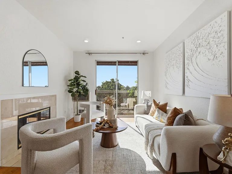 Nhà bán 2 phòng ngủ tại Sunnyvale, CA - $749,000