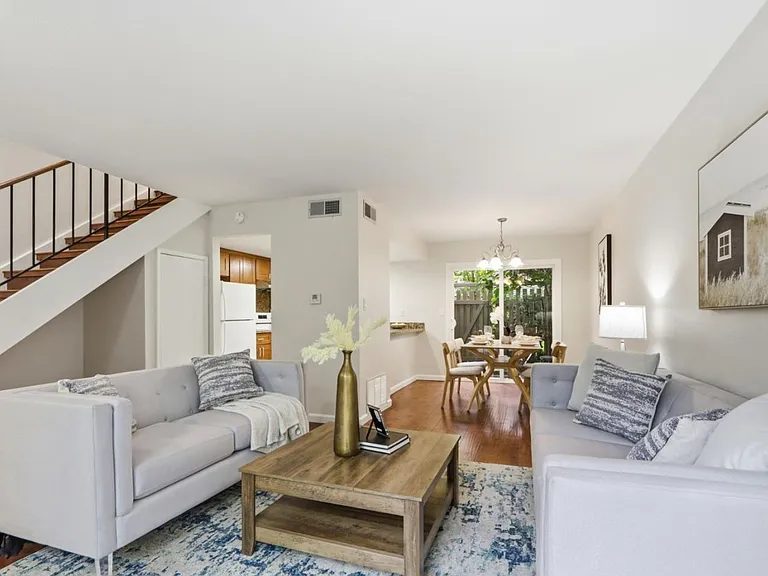 Nhà bán 2 phòng ngủ tại Cupertino, CA - $899,000
