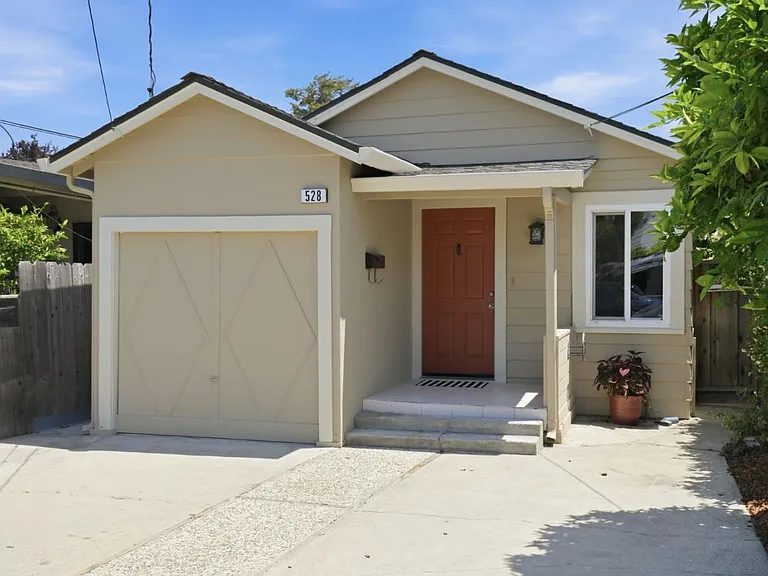 Nhà bán 3 phòng ngủ tại Redwood City, CA - $928,000