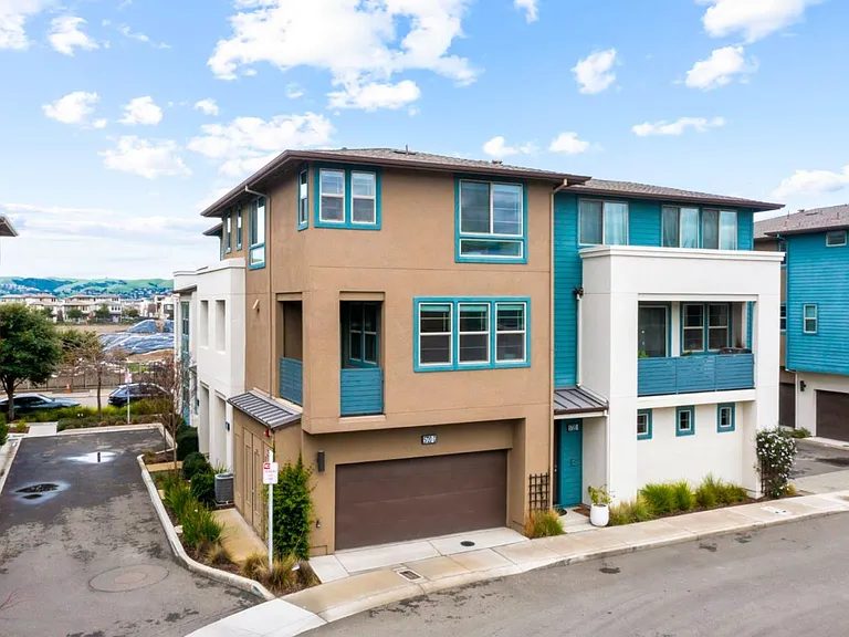 Nhà bán 3 phòng ngủ tại Dublin, CA - $1,049,888