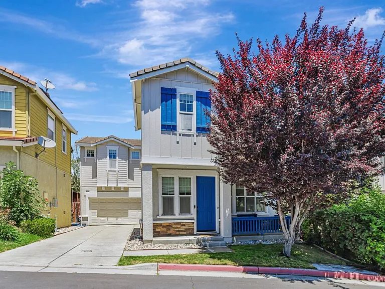 Nhà bán 4 phòng ngủ tại Gilroy, CA - $949,888