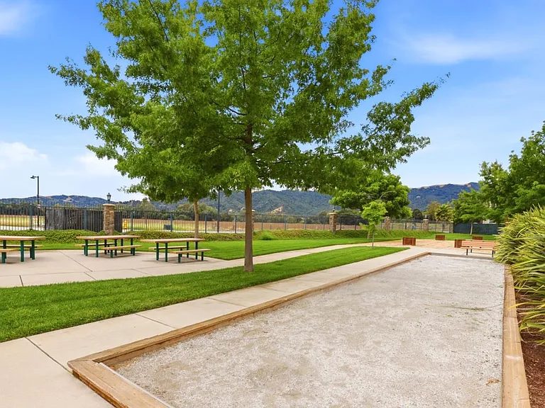Nhà bán 4 phòng ngủ tại Gilroy, CA - $899,888 - ảnh 9