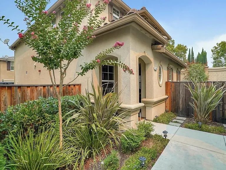 Nhà bán 4 phòng ngủ tại Gilroy, CA - $899,888 - ảnh 8