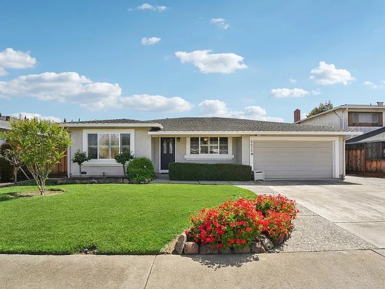 Nhà bán 4 phòng ngủ tại Gilroy, CA - $1,249,000