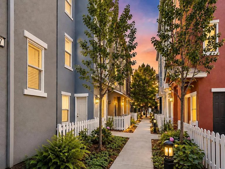 Nhà bán 3 phòng ngủ tại San Jose, CA - $1,088,800