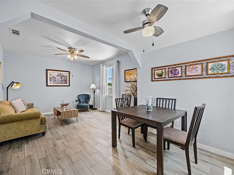 Nhà bán 2 phòng ngủ tại Corona, CA - $499,000 - ảnh 3