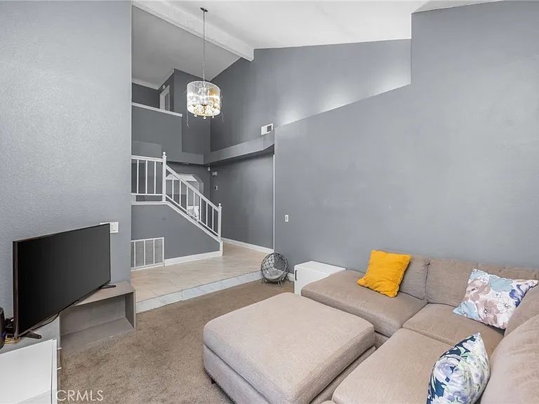 Nhà bán 4 phòng ngủ tại Corona, CA - $669,000 - ảnh 2