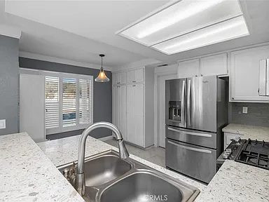 Nhà bán 4 phòng ngủ tại Corona, CA - $669,000 - ảnh 4
