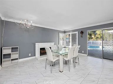 Nhà bán 4 phòng ngủ tại Corona, CA - $669,000 - ảnh 3