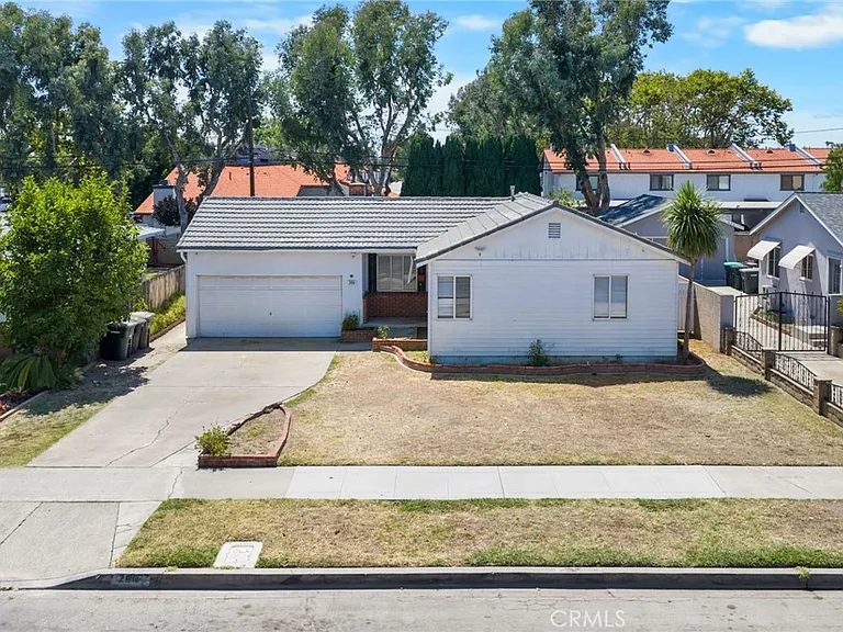 Nhà bán 3 phòng ngủ tại Orange, CA - $849,900