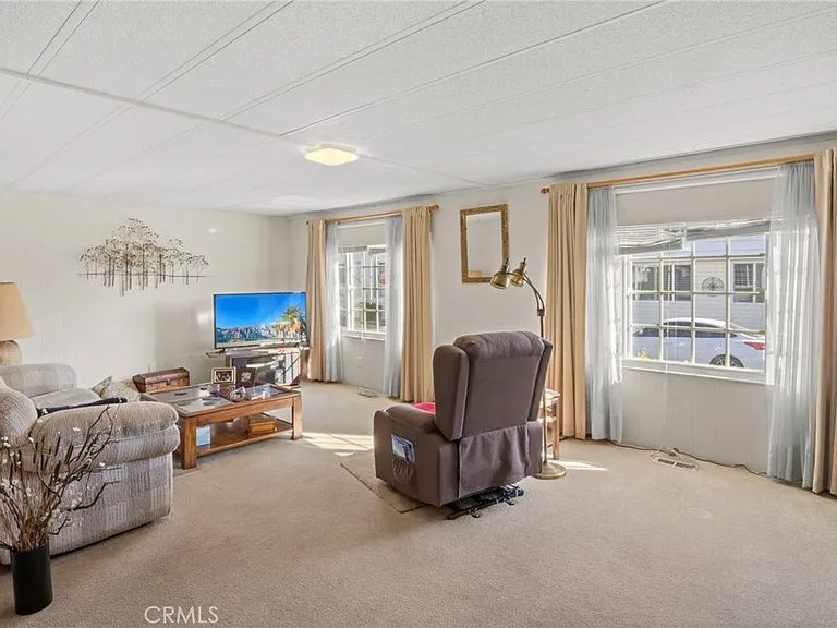 Nhà bán 2 phòng ngủ tại Lake Forest, CA - $165,000 - ảnh 2