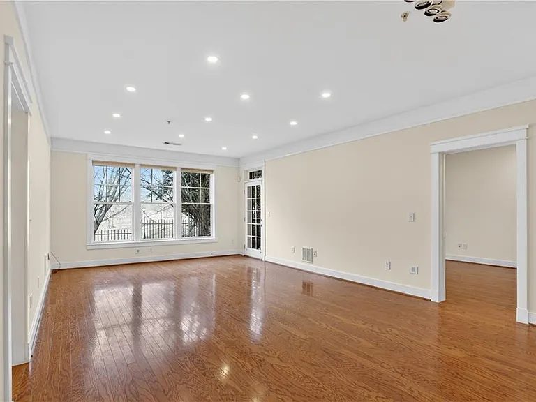Nhà bán 2 phòng ngủ tại Atlanta, GA - $622,000 - ảnh 2
