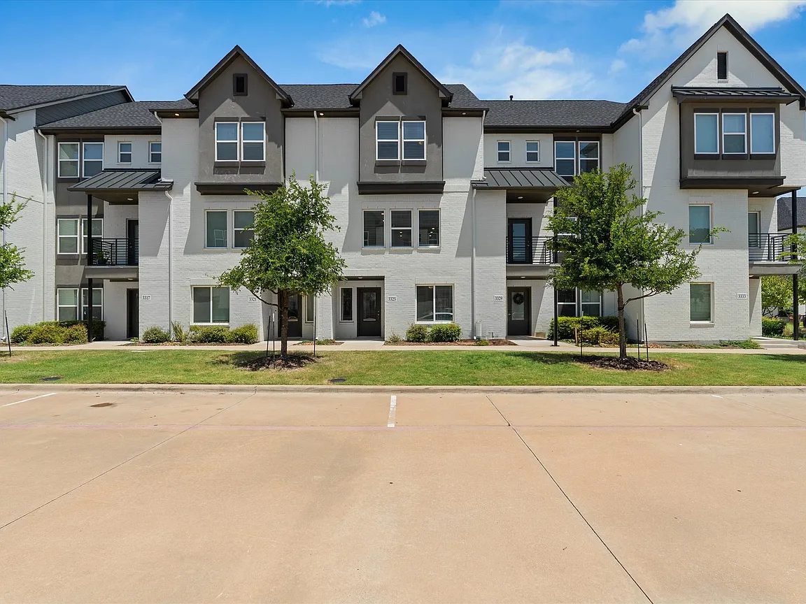 Bán Townhouse 3 Phòng Ngủ Tại Plano, Texas- $399.000 USD