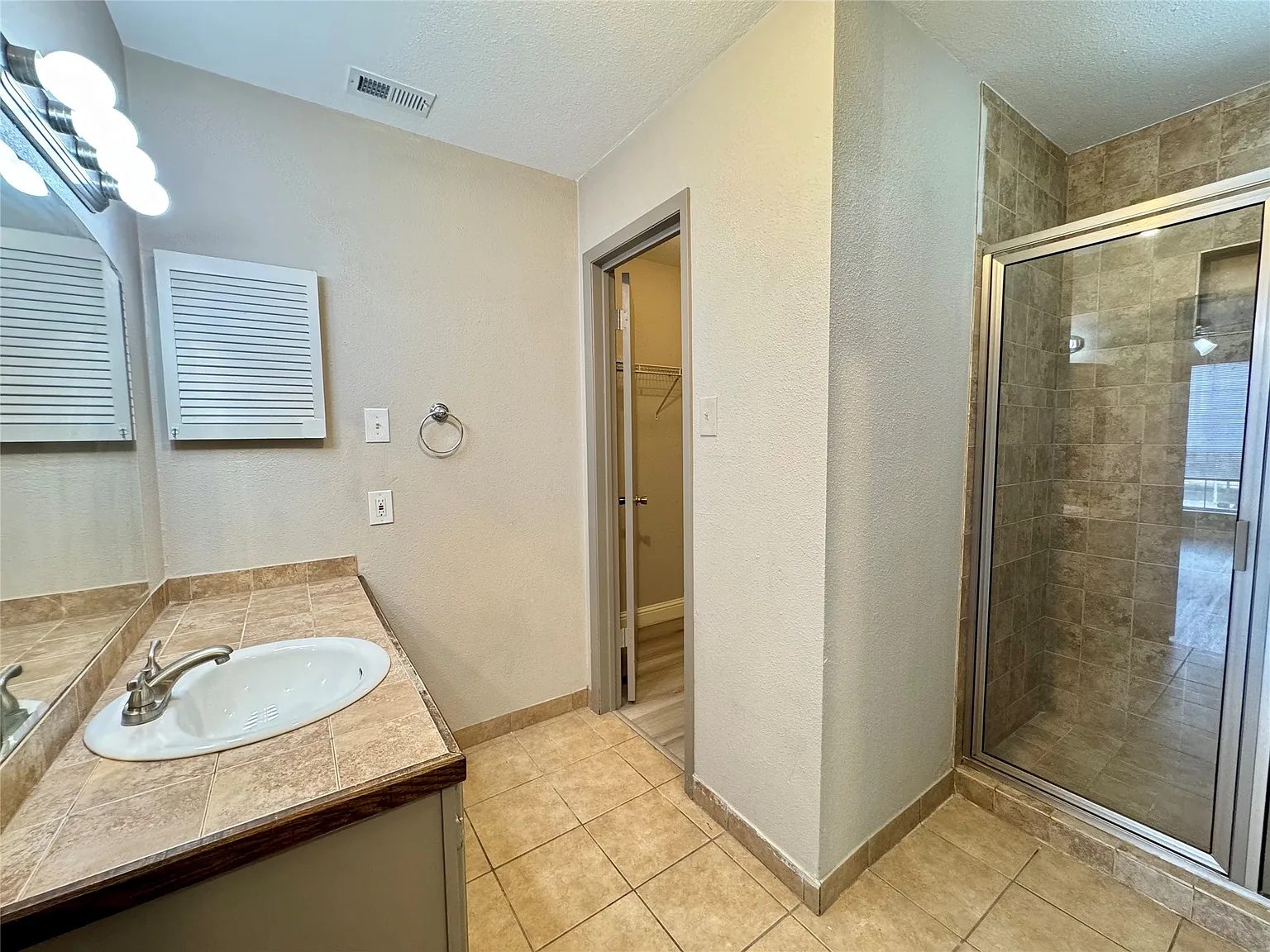 Bán Căn Hộ 2 Phòng Ngủ tại North Dallas, TX $205,000 - ảnh 2