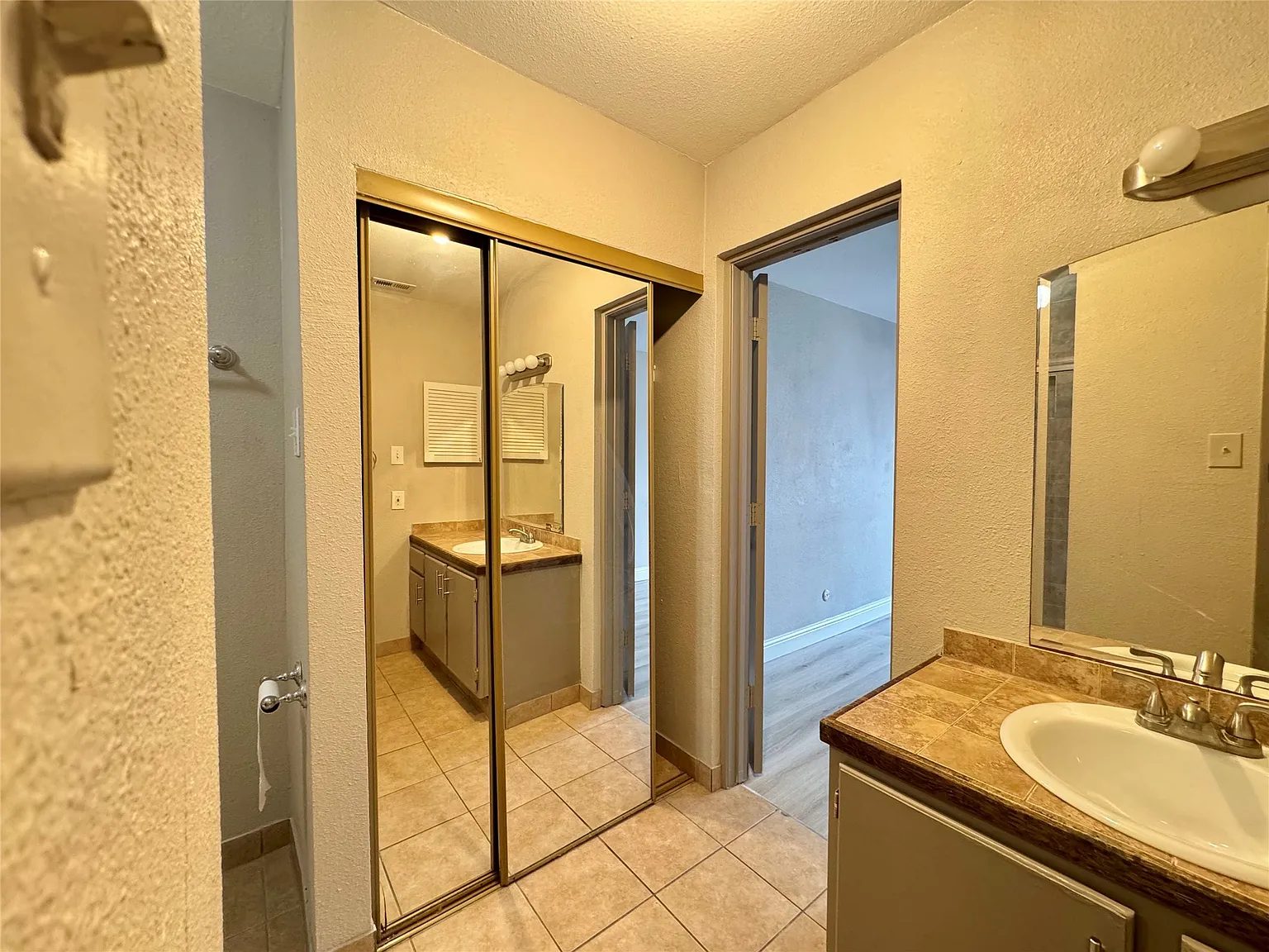 Bán Căn Hộ 2 Phòng Ngủ tại North Dallas, TX $205,000 - ảnh 8