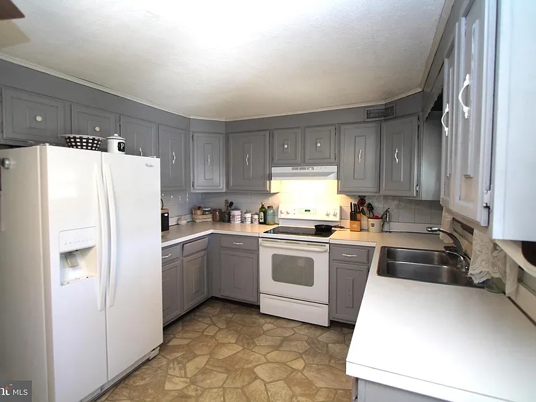 2-Bedroom Single-Family Home for Sale in Thompsontown, PA – $179,000 - photo 3