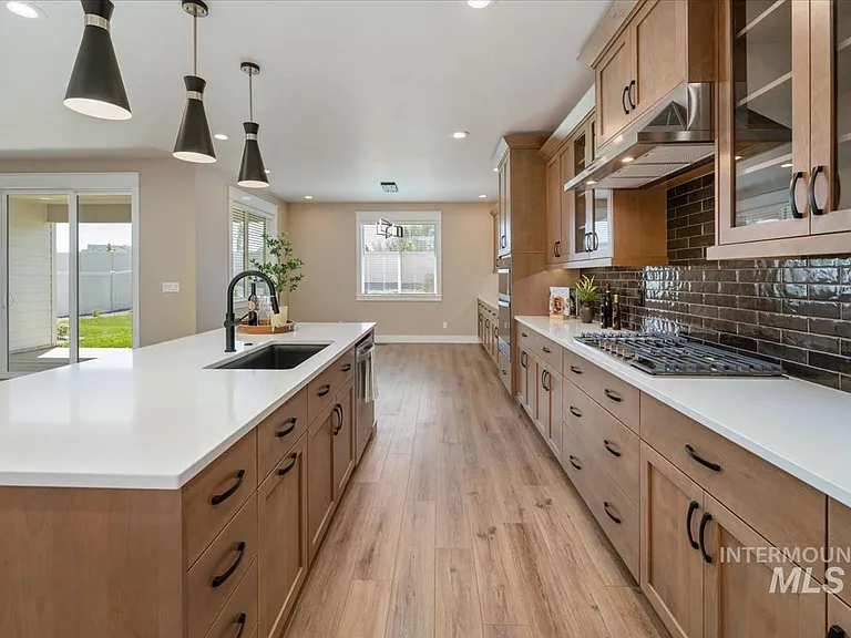 2-Bedroom Single-Family Home for Sale in Star, ID – 5008959 W Moon River Dr – $624,500 - photo 6