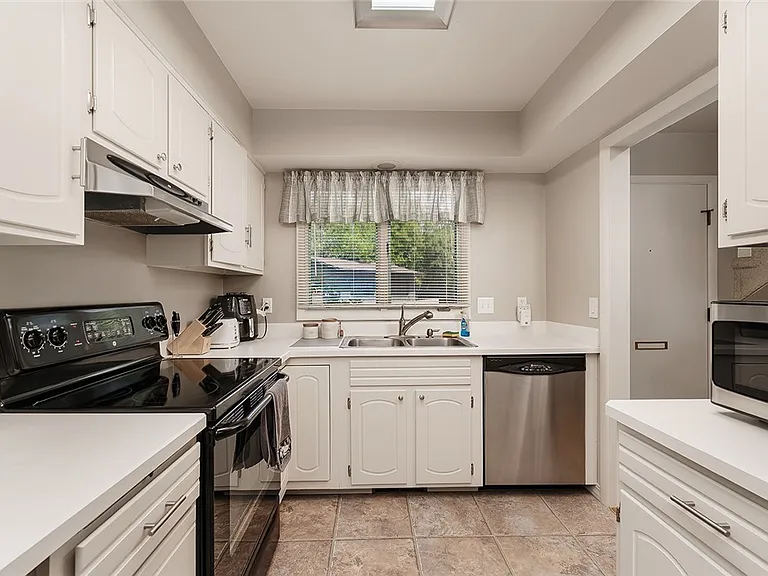2-Bedroom Townhome for Sale in Billings, MT – 000910 13th St W – $260,000 - photo 2