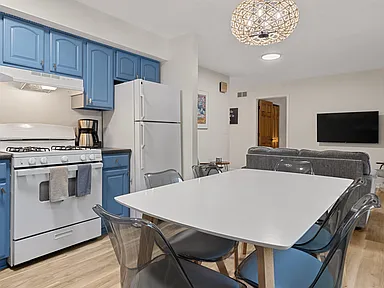 4-Bedroom Multifamily Property for Sale in Washington Park Blvd, MI – 204 Washington Park Blvd – $595,000 - photo 3