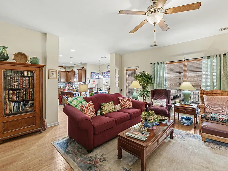$585,000 - Nhà bán 4 phòng ngủ Summerville, SC 29485 - ảnh 4
