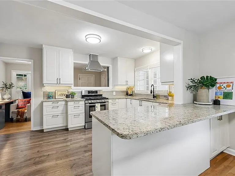 579 N Superior Ave, Decatur, GA 30033 - ảnh 4