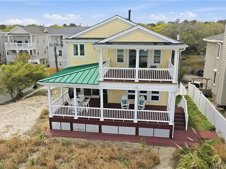 4812 Bay Bridge Ln, Virginia Beach, VA 23455