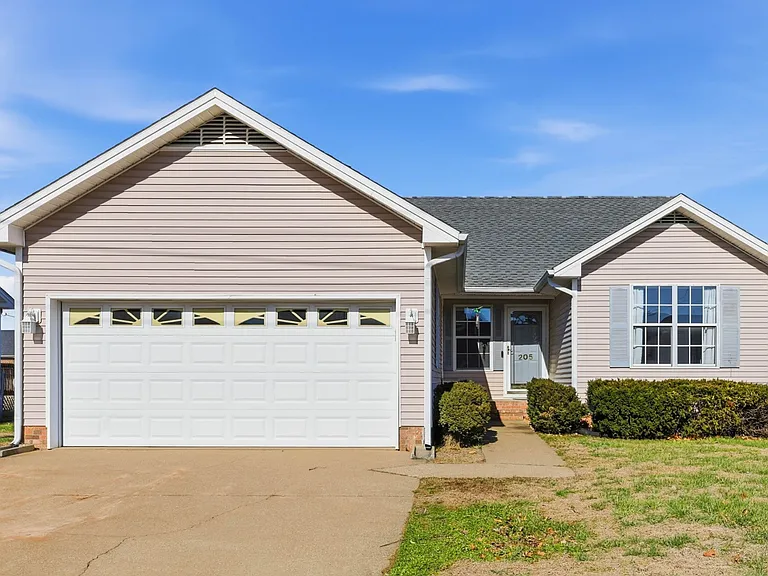 $244,900 - Nhà bán 3 phòng ngủ Hopkinsville, KY 42240