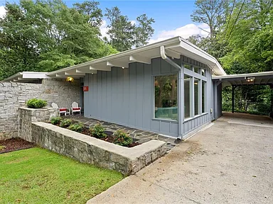 Nhà Mid-Century Modern Hiếm Có Bán Tại Brookhaven, Atlanta – 6 Phòng Ngủ, Khu Đất 0.5 Acre, Thiết Kế Nguyên Bản