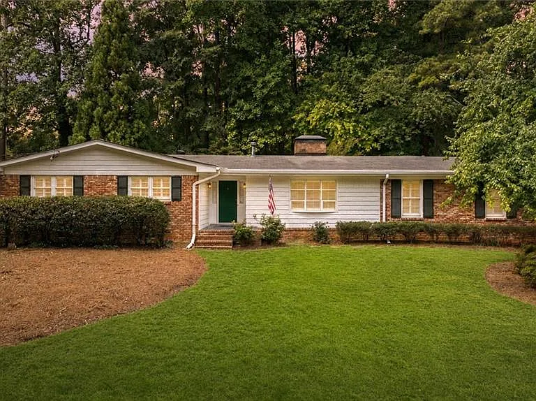 Nhà bán Atlanta, GA 30345. Giá $550,000. 3 beds, 2 baths, 2,050 sqft, 0,6 Acres Lot, Built in 1960, 2608 Hawthorne Dr, A