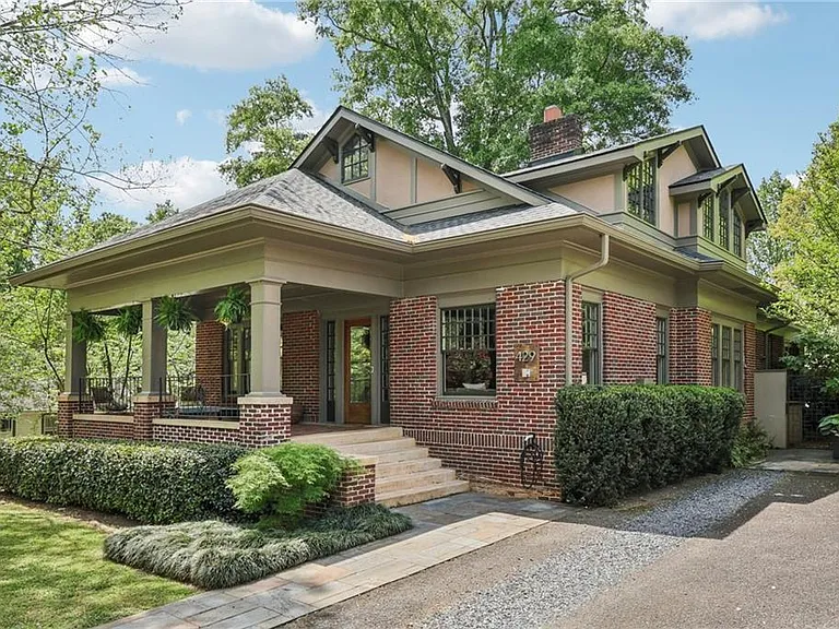 Nhà 5 phòng ngủ có hồ bơi tại Decatur, Georgia